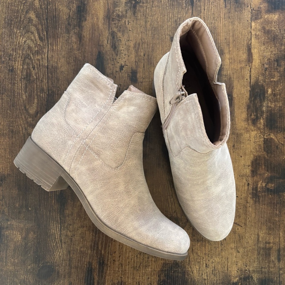 Frye and Co Estreley Ankle Boots 10W Taupe Textile Western Block Heel Zip Bootie
